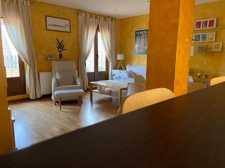 Atico Centrico Con Terraza Y Garaje Apartment Benavente Exterior photo